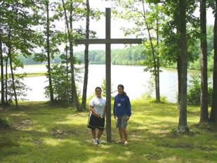 Samantha and Sydney by the cross
